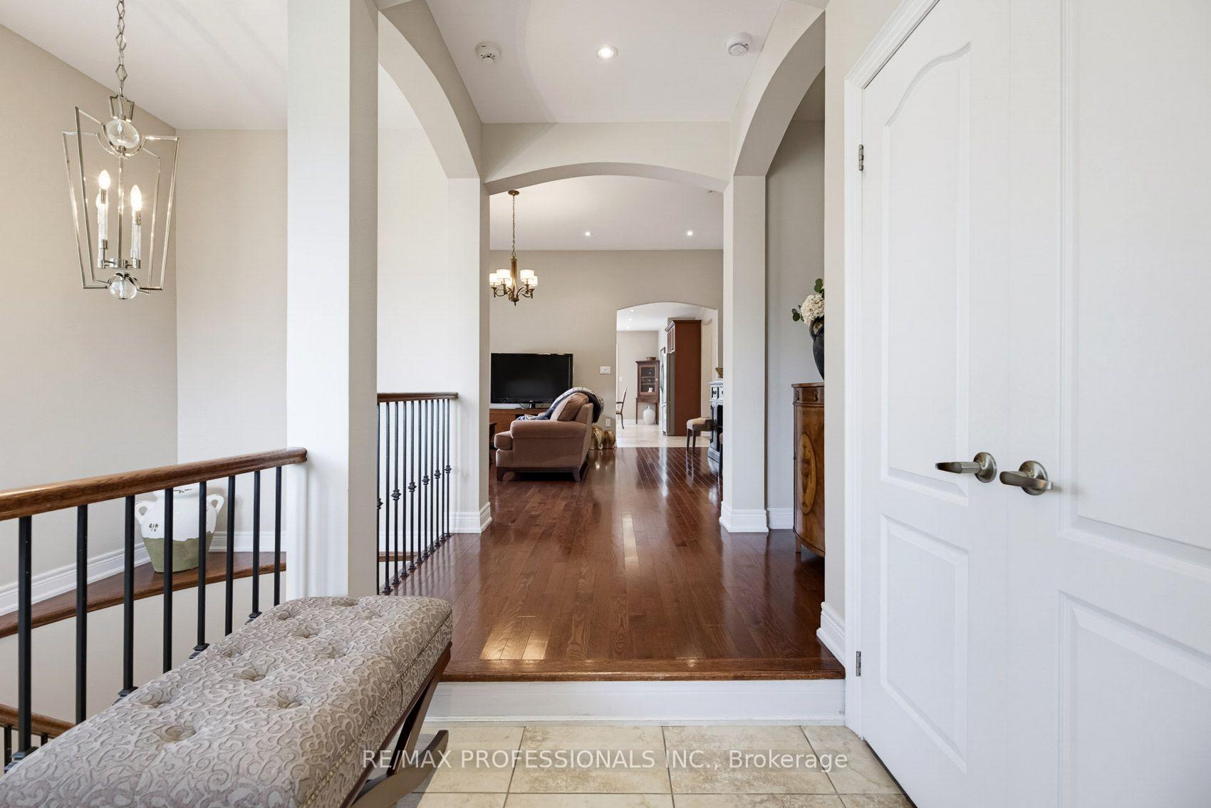 Photo 9 of 120 Insernia Crescent, Vaughan, Vellore Village — HOMEH