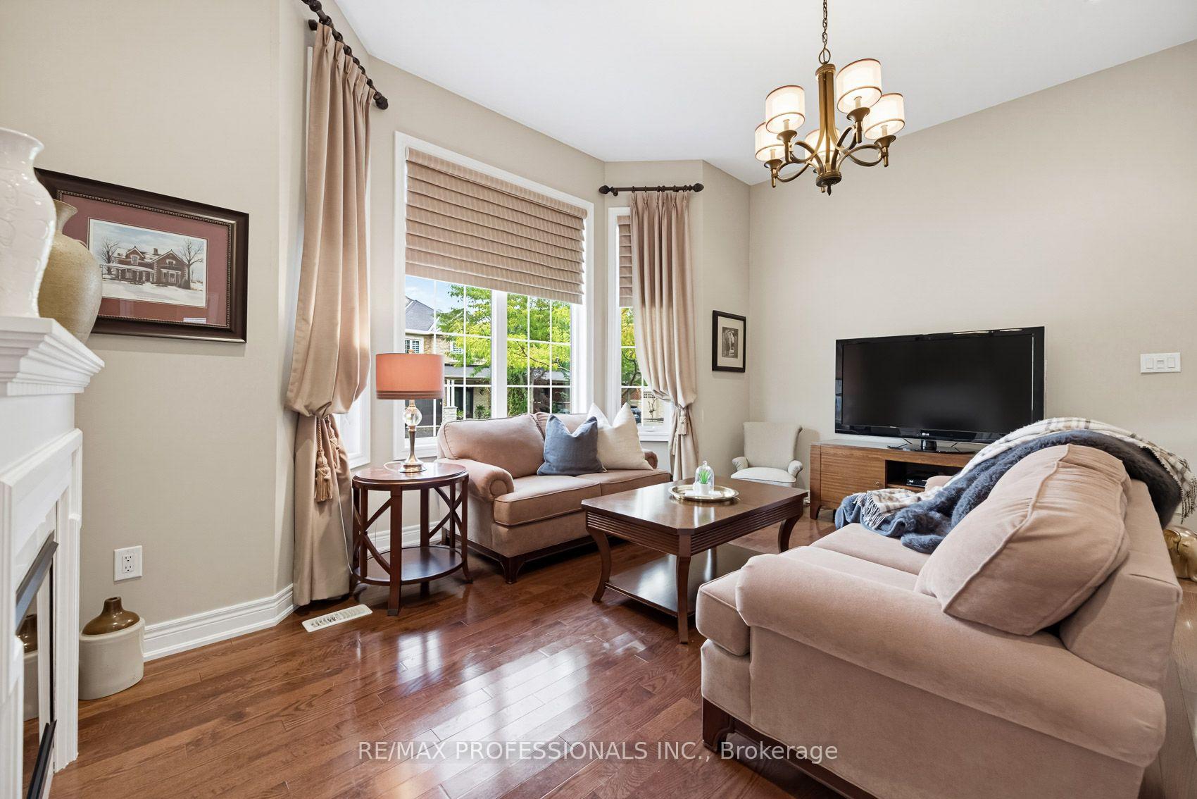 Photo 10 of 120 Insernia Crescent, Vaughan, Vellore Village — HOMEH