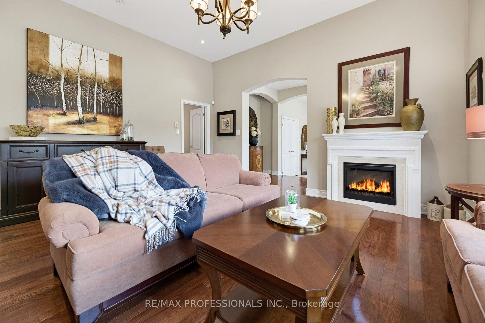 Photo 13 of 120 Insernia Crescent, Vaughan, Vellore Village — HOMEH