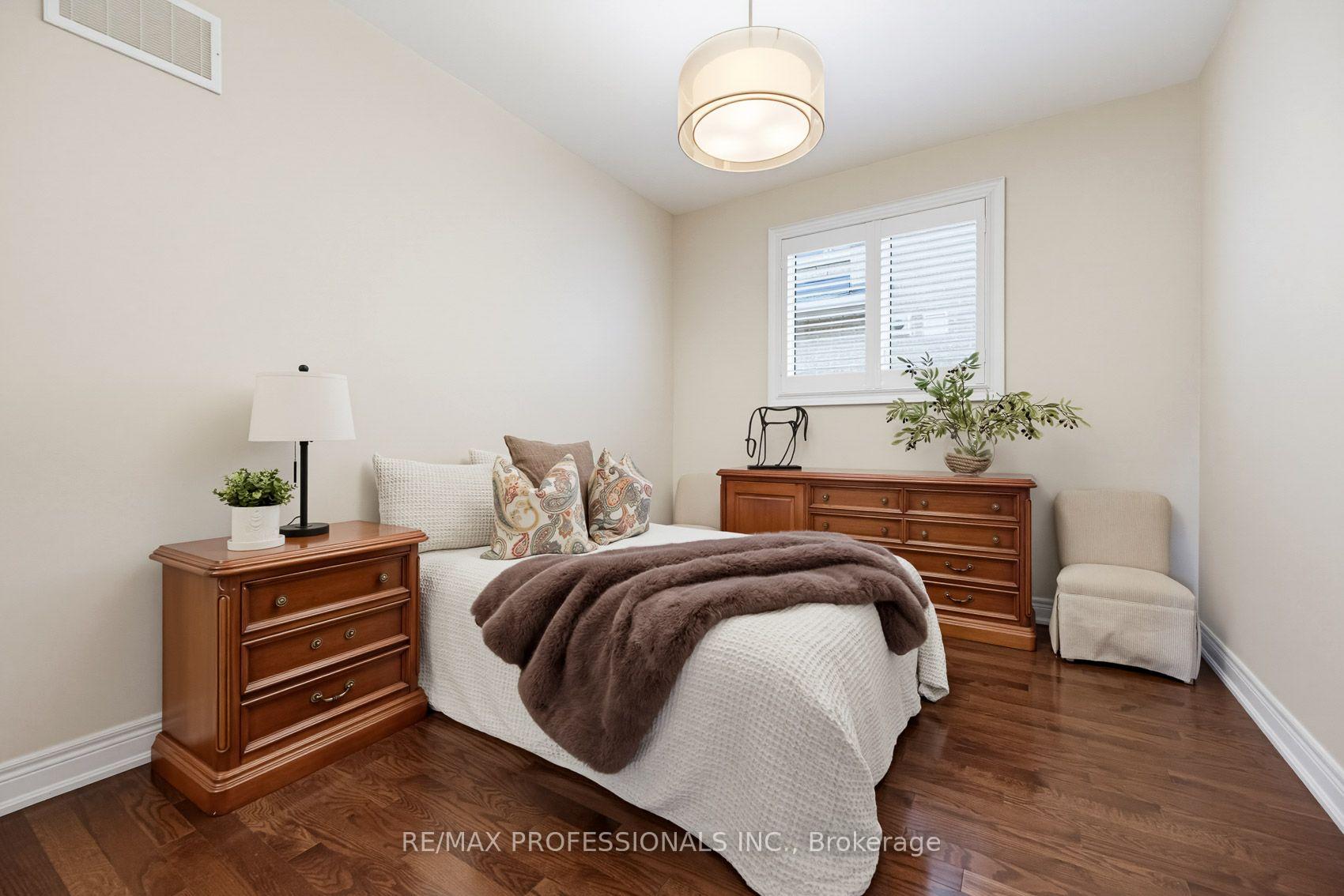 Photo 14 of 120 Insernia Crescent, Vaughan, Vellore Village — HOMEH