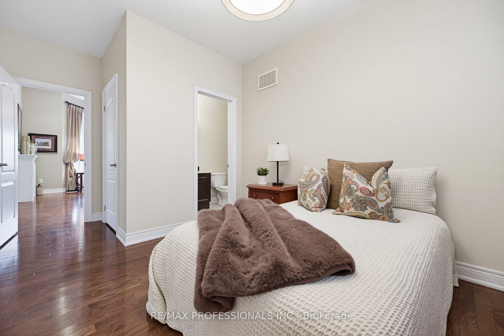 Photo 15 of 120 Insernia Crescent, Vaughan, Vellore Village — HOMEH