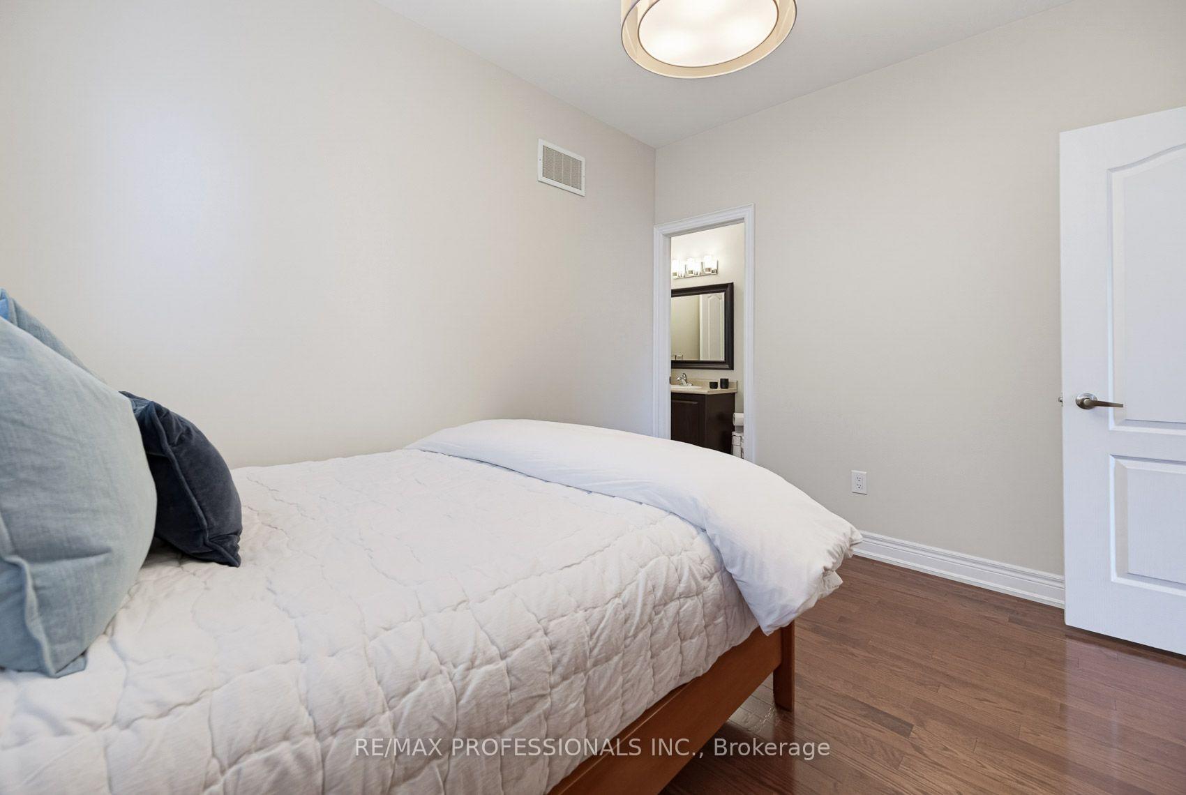 Photo 18 of 120 Insernia Crescent, Vaughan, Vellore Village — HOMEH