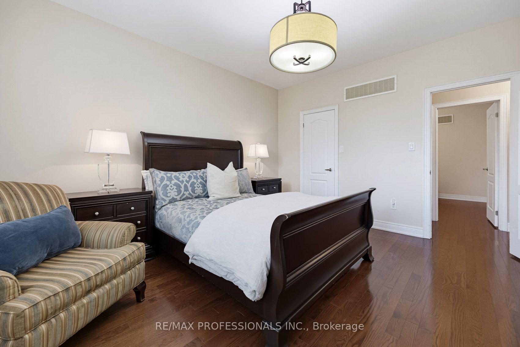 Photo 20 of 120 Insernia Crescent, Vaughan, Vellore Village — HOMEH