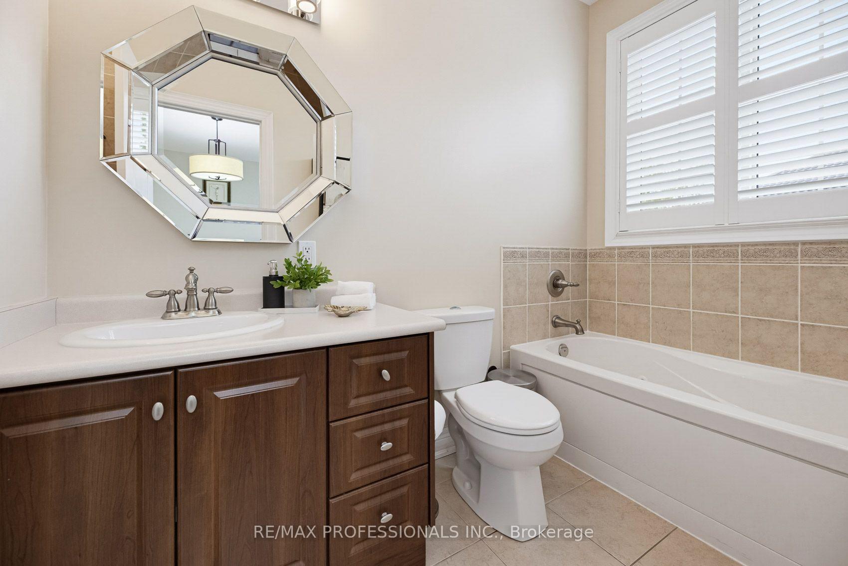 Photo 22 of 120 Insernia Crescent, Vaughan, Vellore Village — HOMEH