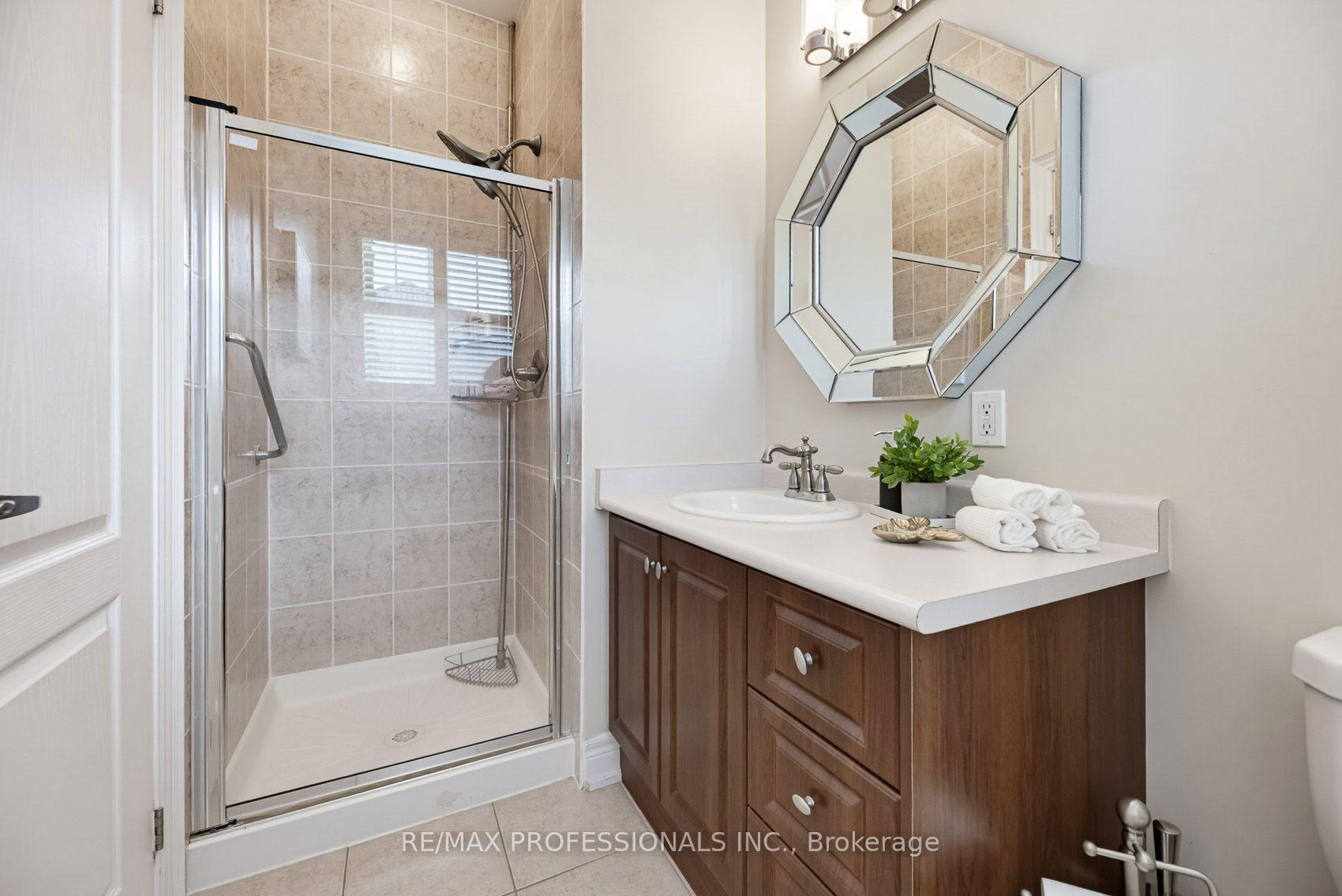 Photo 23 of 120 Insernia Crescent, Vaughan, Vellore Village — HOMEH
