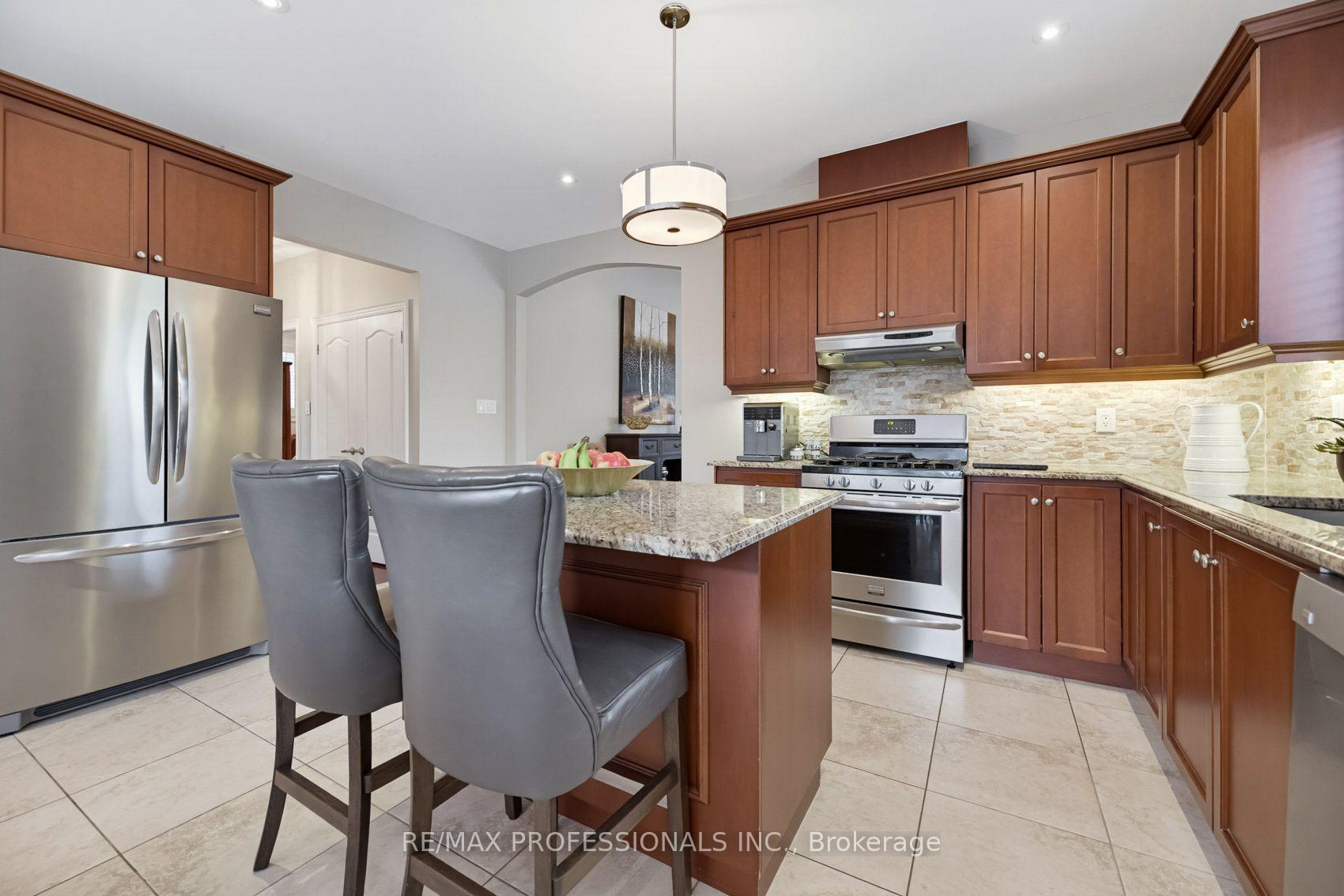 Photo 27 of 120 Insernia Crescent, Vaughan, Vellore Village — HOMEH