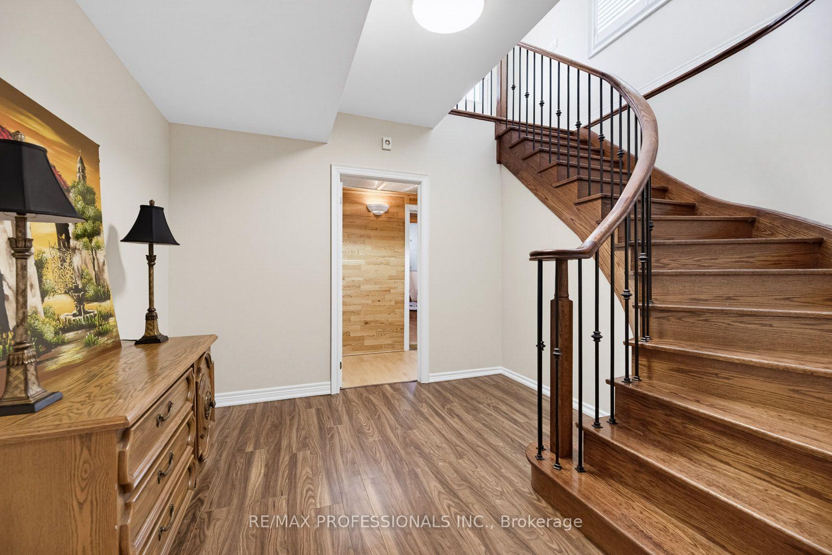 Photo 31 of 120 Insernia Crescent, Vaughan, Vellore Village — HOMEH