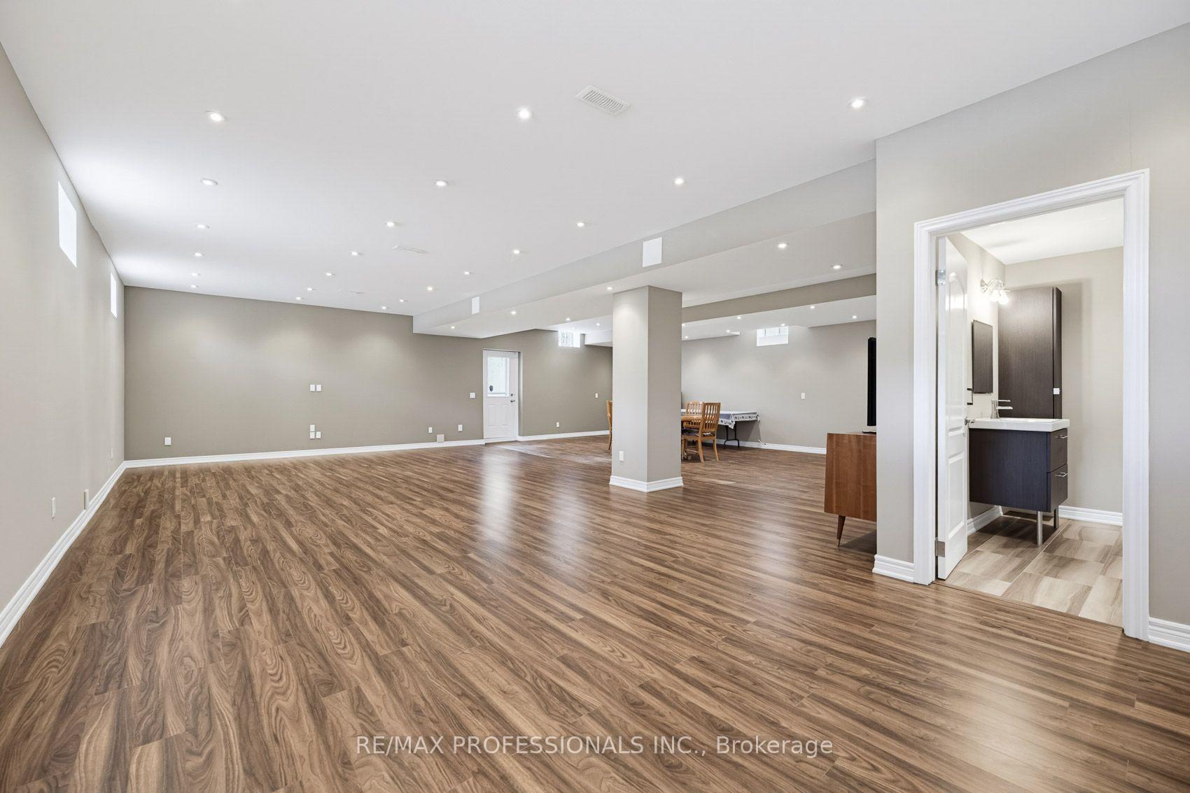 Photo 33 of 120 Insernia Crescent, Vaughan, Vellore Village — HOMEH