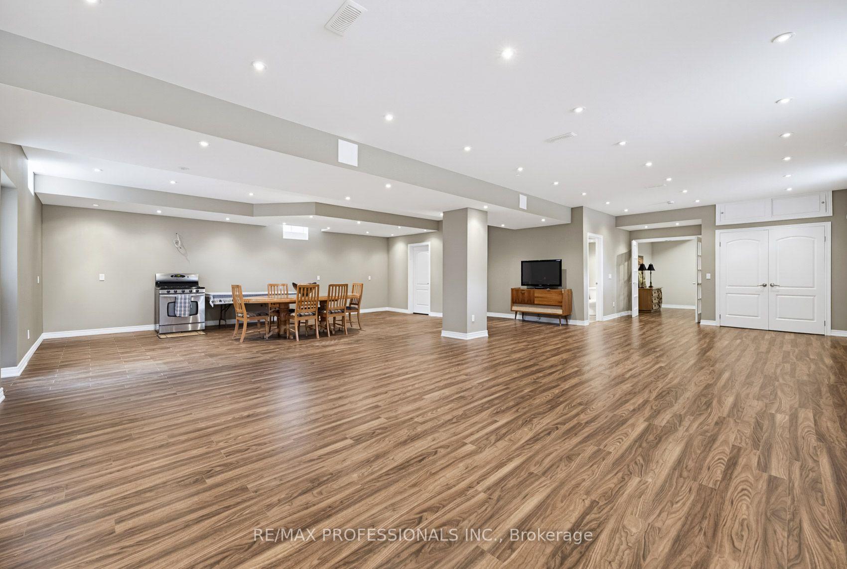 Photo 35 of 120 Insernia Crescent, Vaughan, Vellore Village — HOMEH