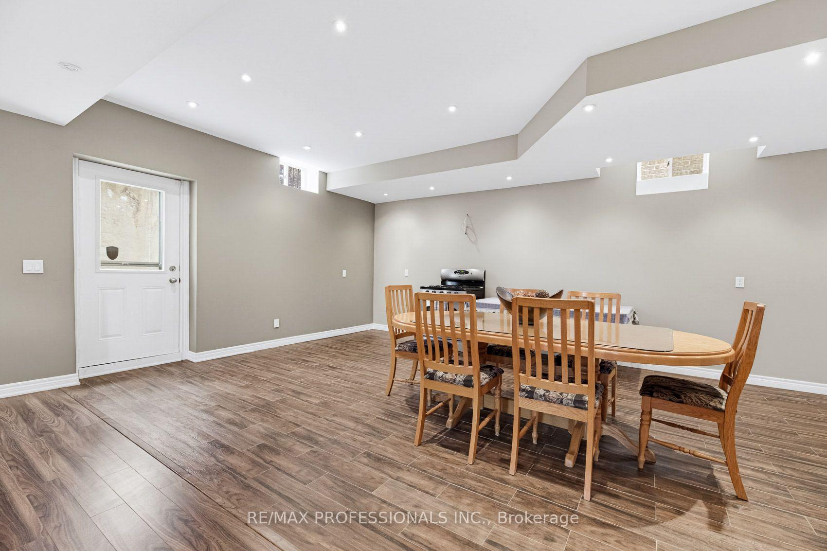 Photo 38 of 120 Insernia Crescent, Vaughan, Vellore Village — HOMEH