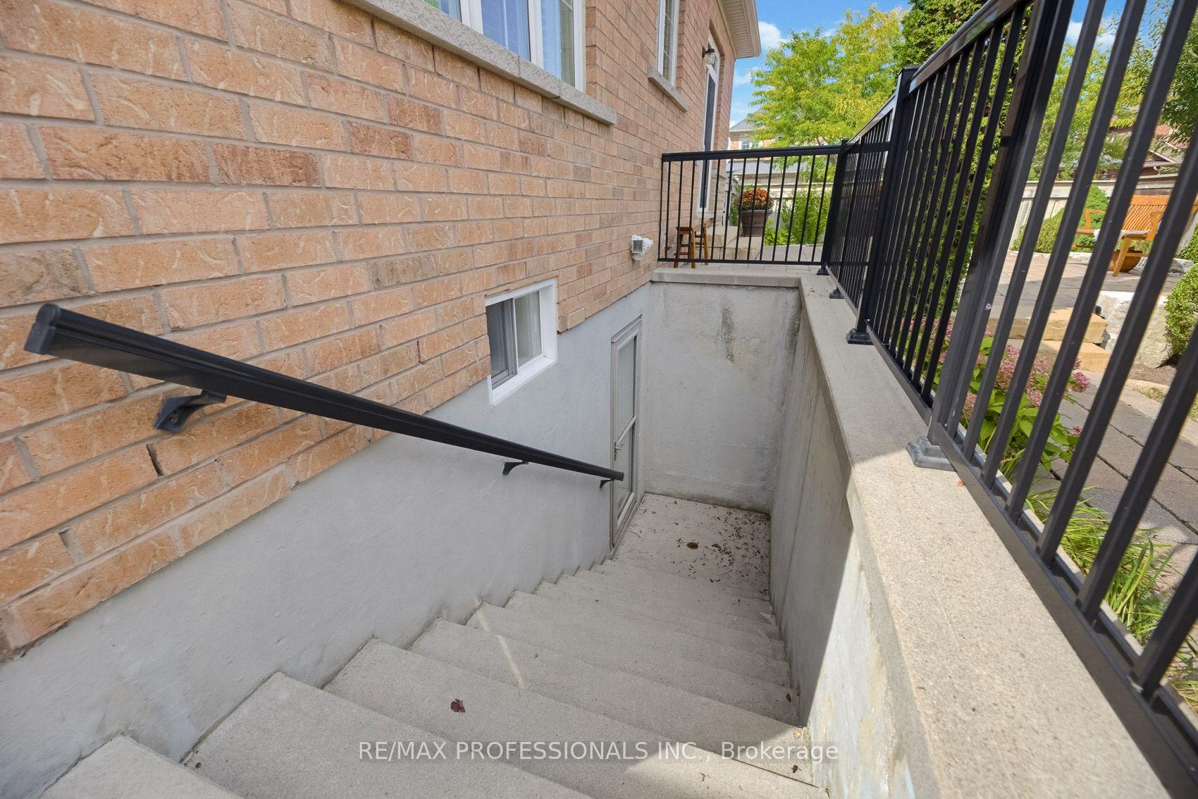 Photo 39 of 120 Insernia Crescent, Vaughan, Vellore Village — HOMEH