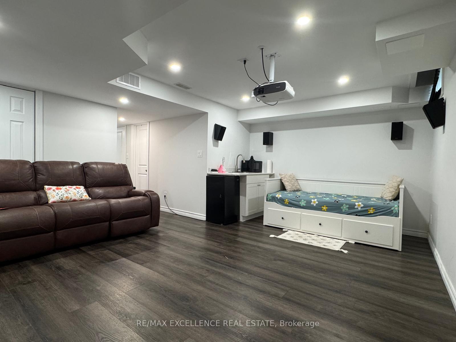 Photo 14 of 37 Dufay Road, Brampton, Northwest Brampton — HOMEH
