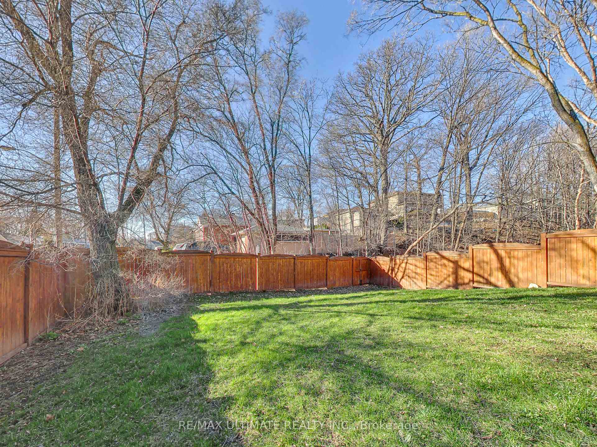 Photo 4 of Unit 3, 40 Harrow Drive, North York, Brookhaven-Amesbury — HOMEH