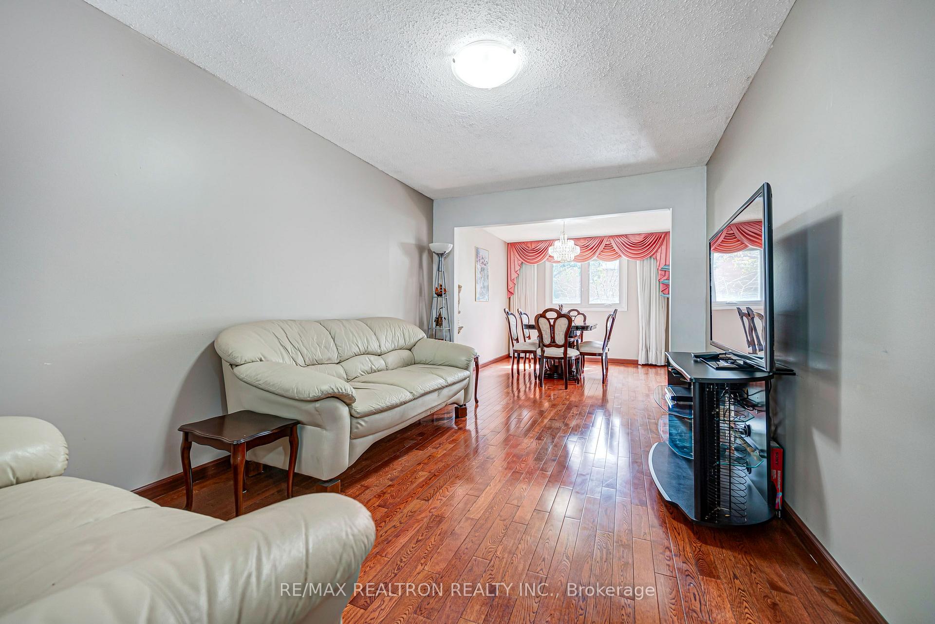 Photo 9 of 45 Frank Rivers Drive, Scarborough, Steeles — HOMEH