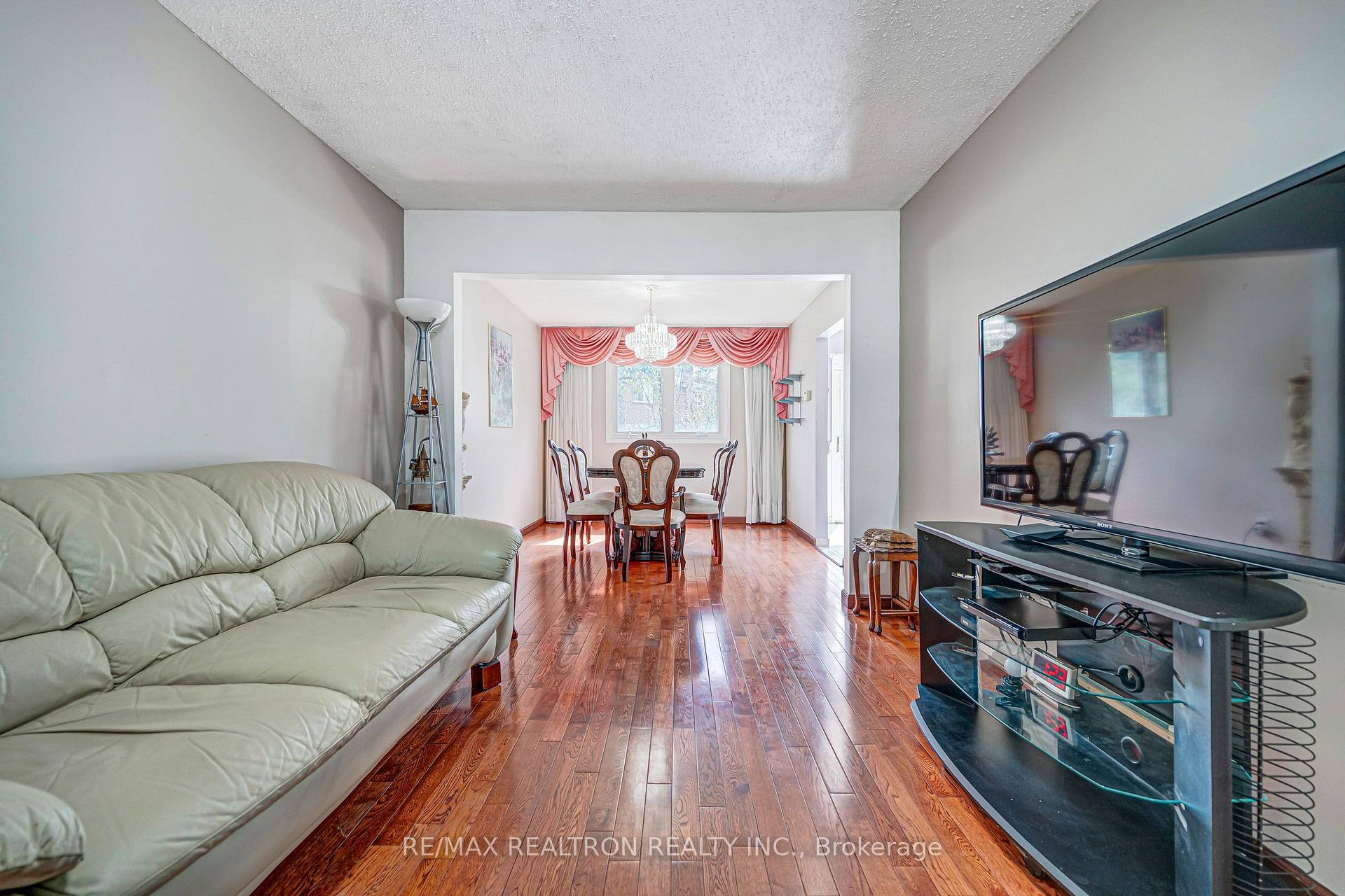 Photo 10 of 45 Frank Rivers Drive, Scarborough, Steeles — HOMEH