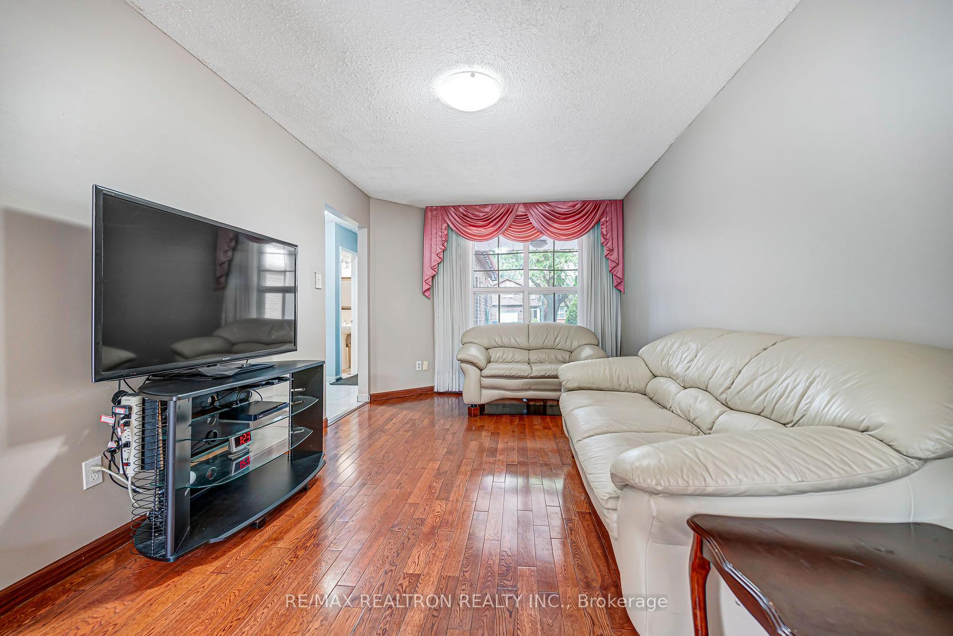 Photo 12 of 45 Frank Rivers Drive, Scarborough, Steeles — HOMEH