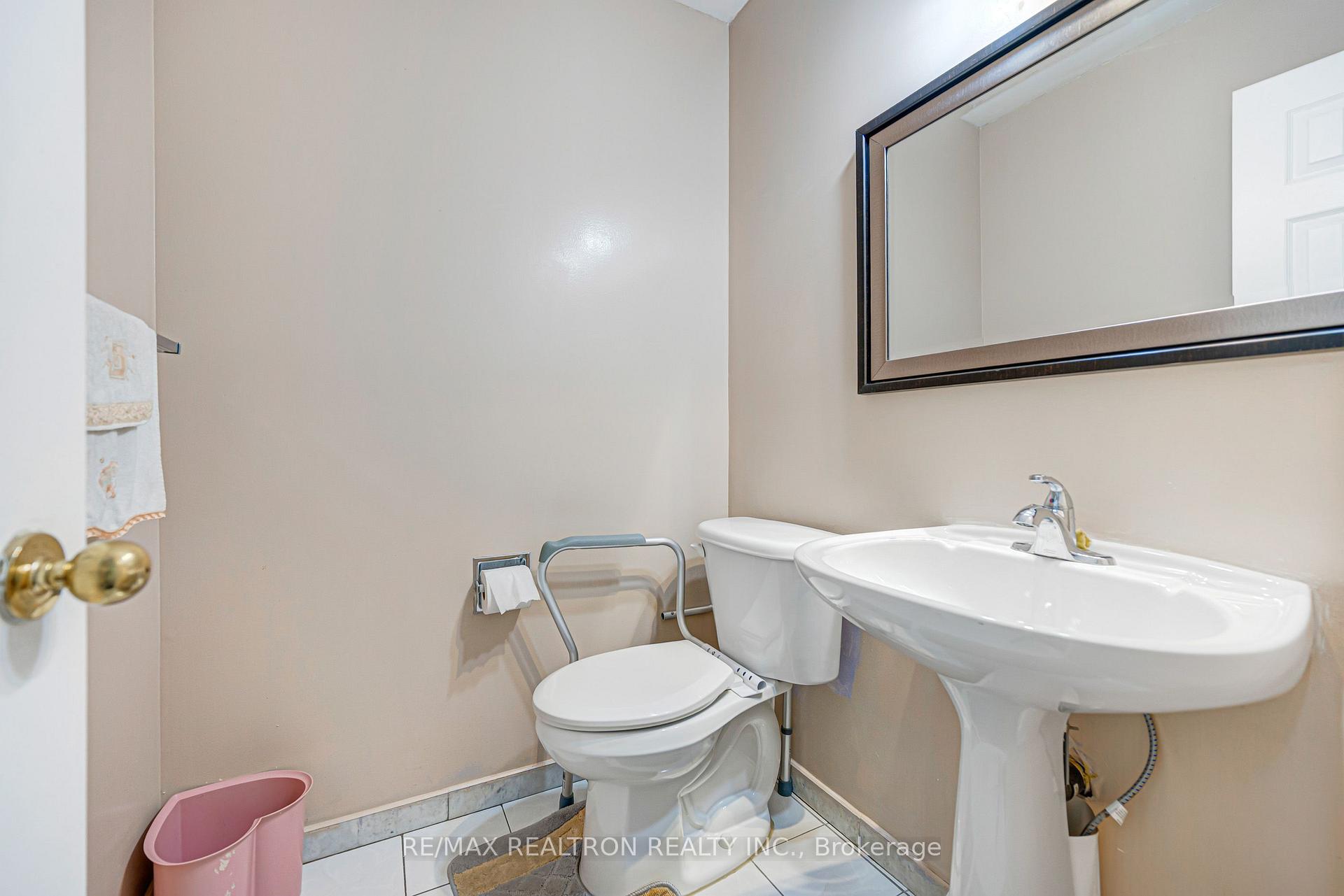 Photo 21 of 45 Frank Rivers Drive, Scarborough, Steeles — HOMEH