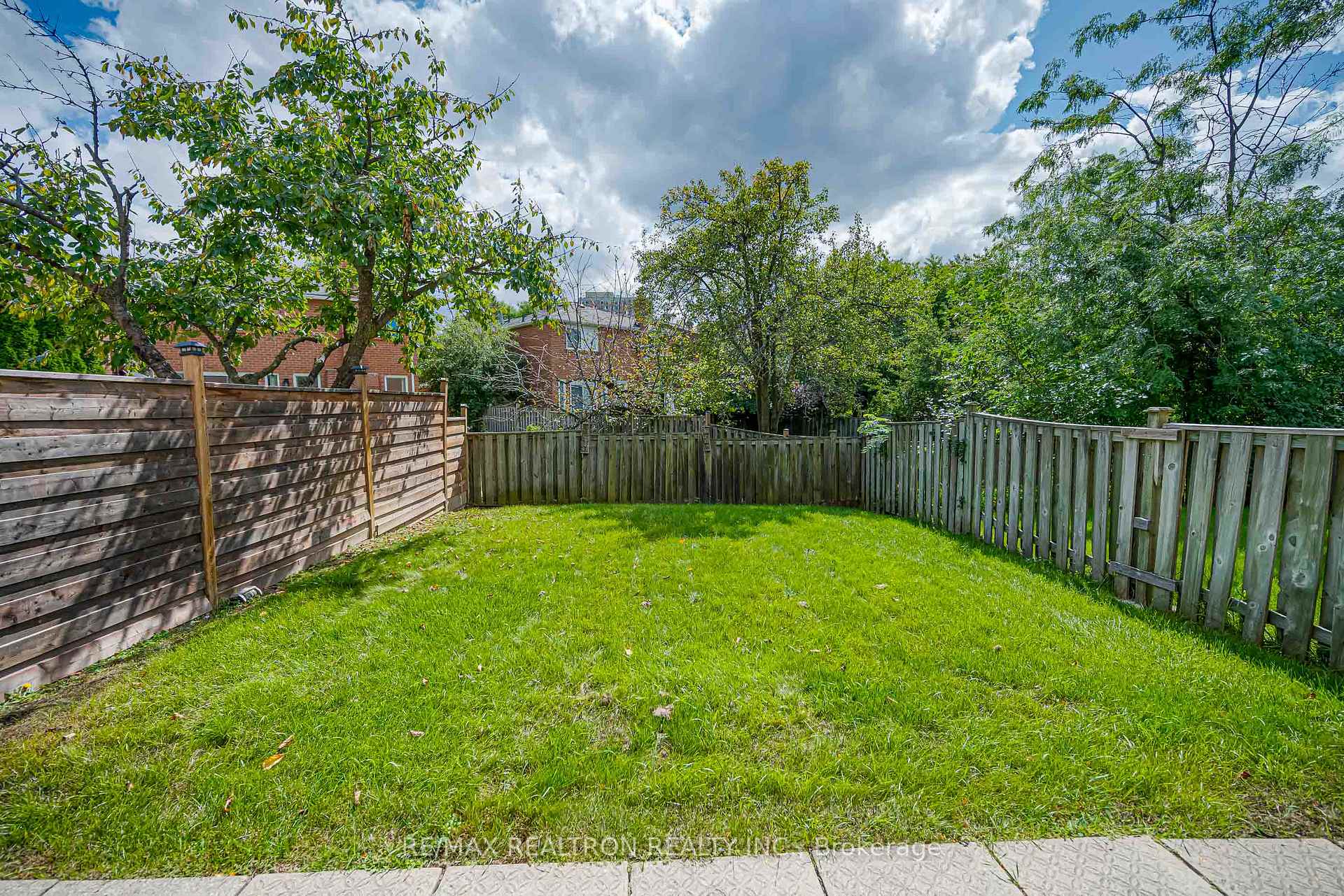 Photo 40 of 45 Frank Rivers Drive, Scarborough, Steeles — HOMEH