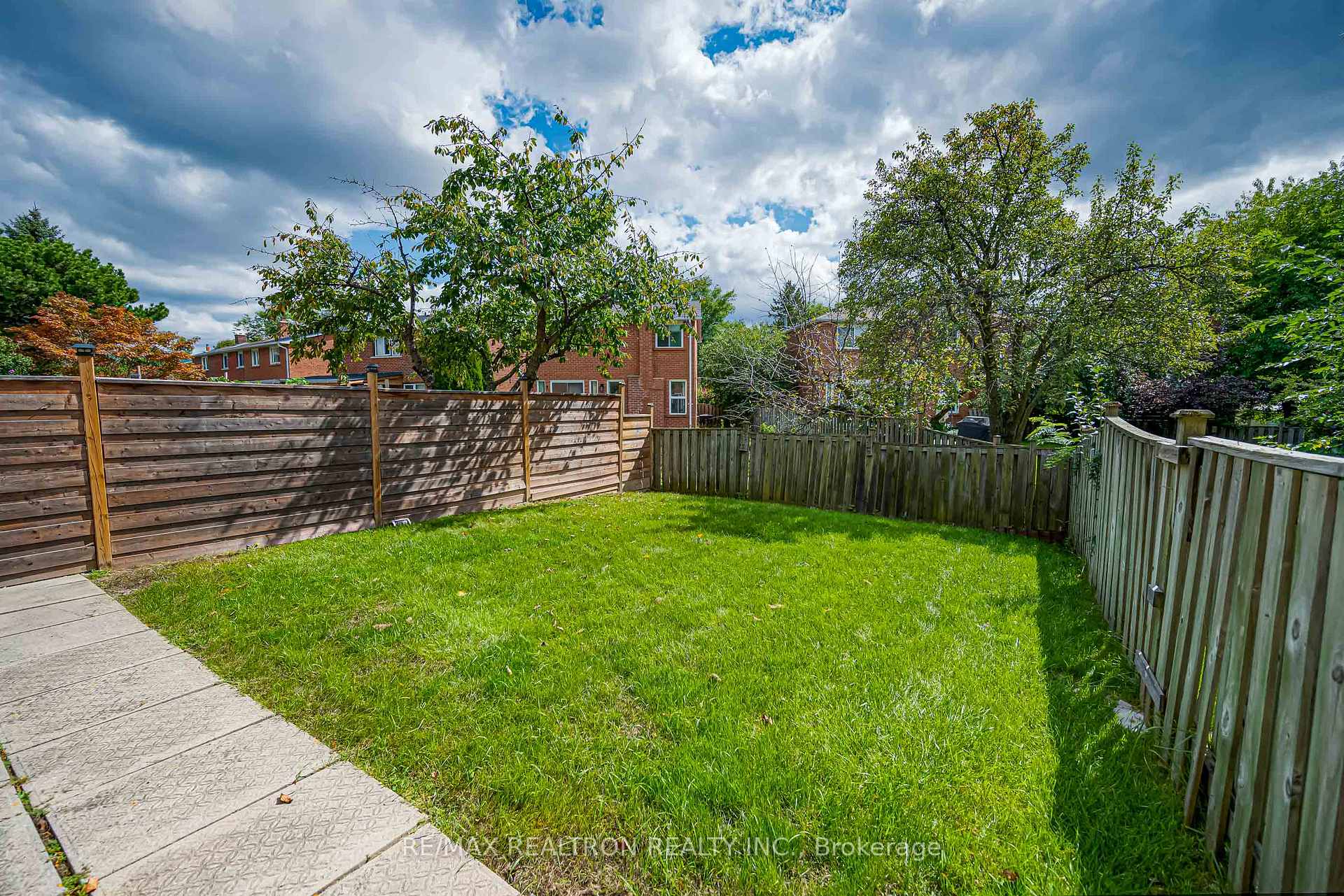 Photo 41 of 45 Frank Rivers Drive, Scarborough, Steeles — HOMEH