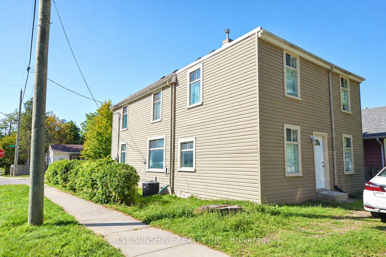Photo 3 of 235 Broadway Avenue, Hamilton, Ainslie Wood — HOMEH