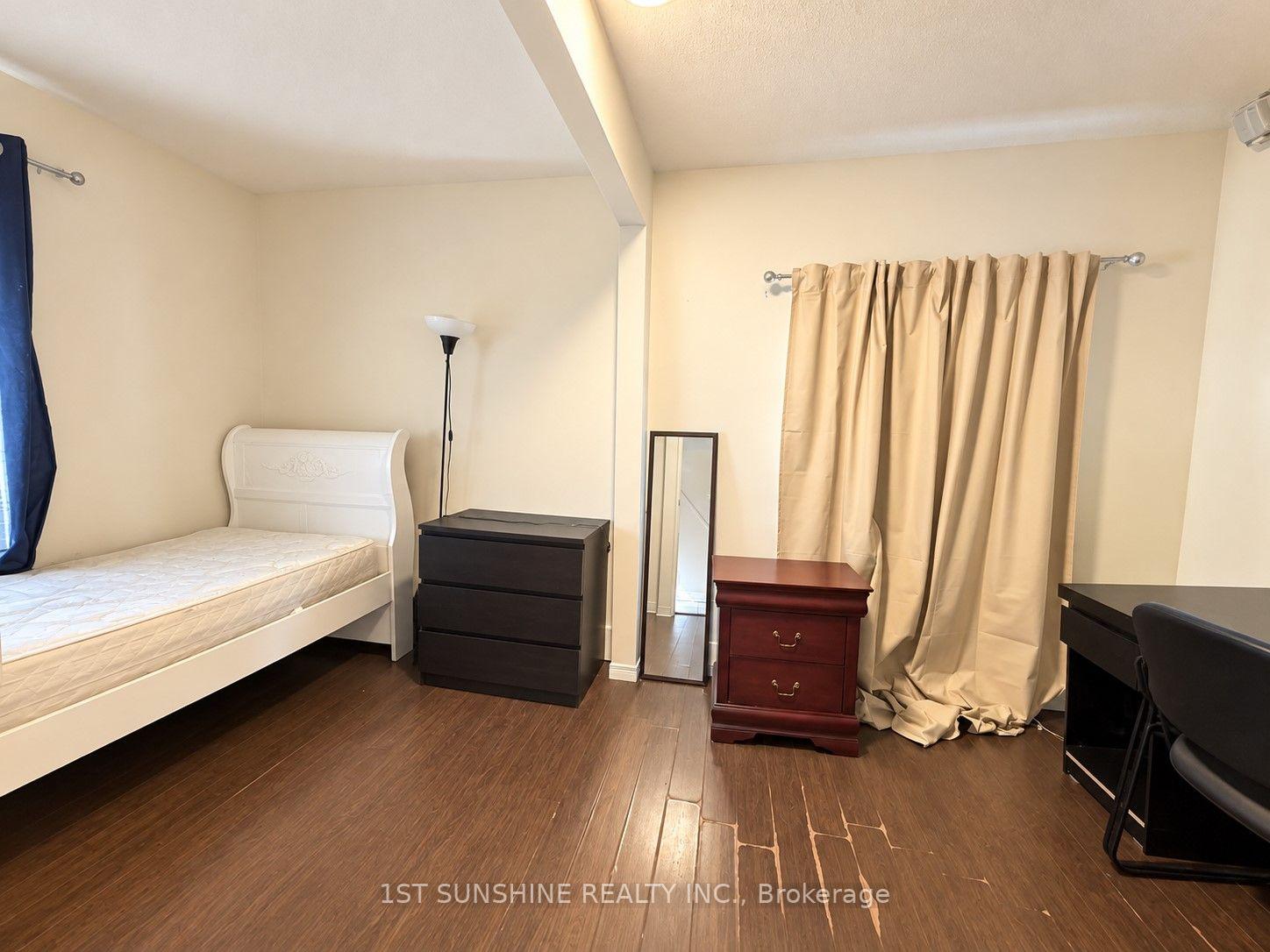 Photo 5 of 235 Broadway Avenue, Hamilton, Ainslie Wood — HOMEH