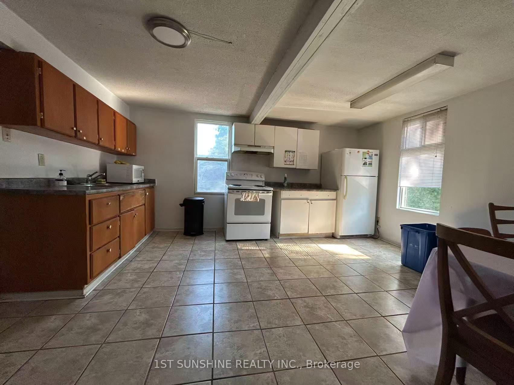 Photo 7 of 235 Broadway Avenue, Hamilton, Ainslie Wood — HOMEH