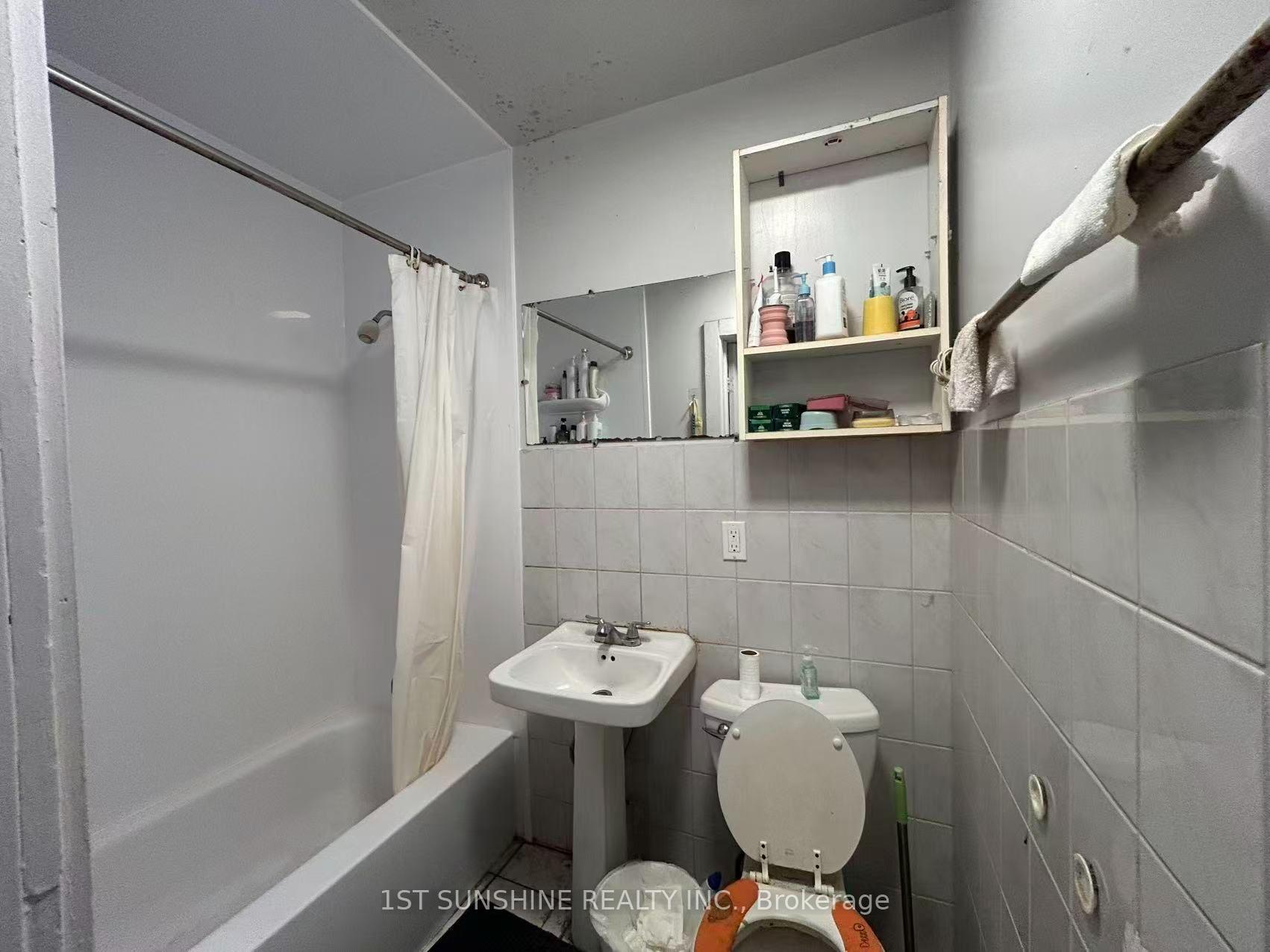 Photo 9 of 235 Broadway Avenue, Hamilton, Ainslie Wood — HOMEH
