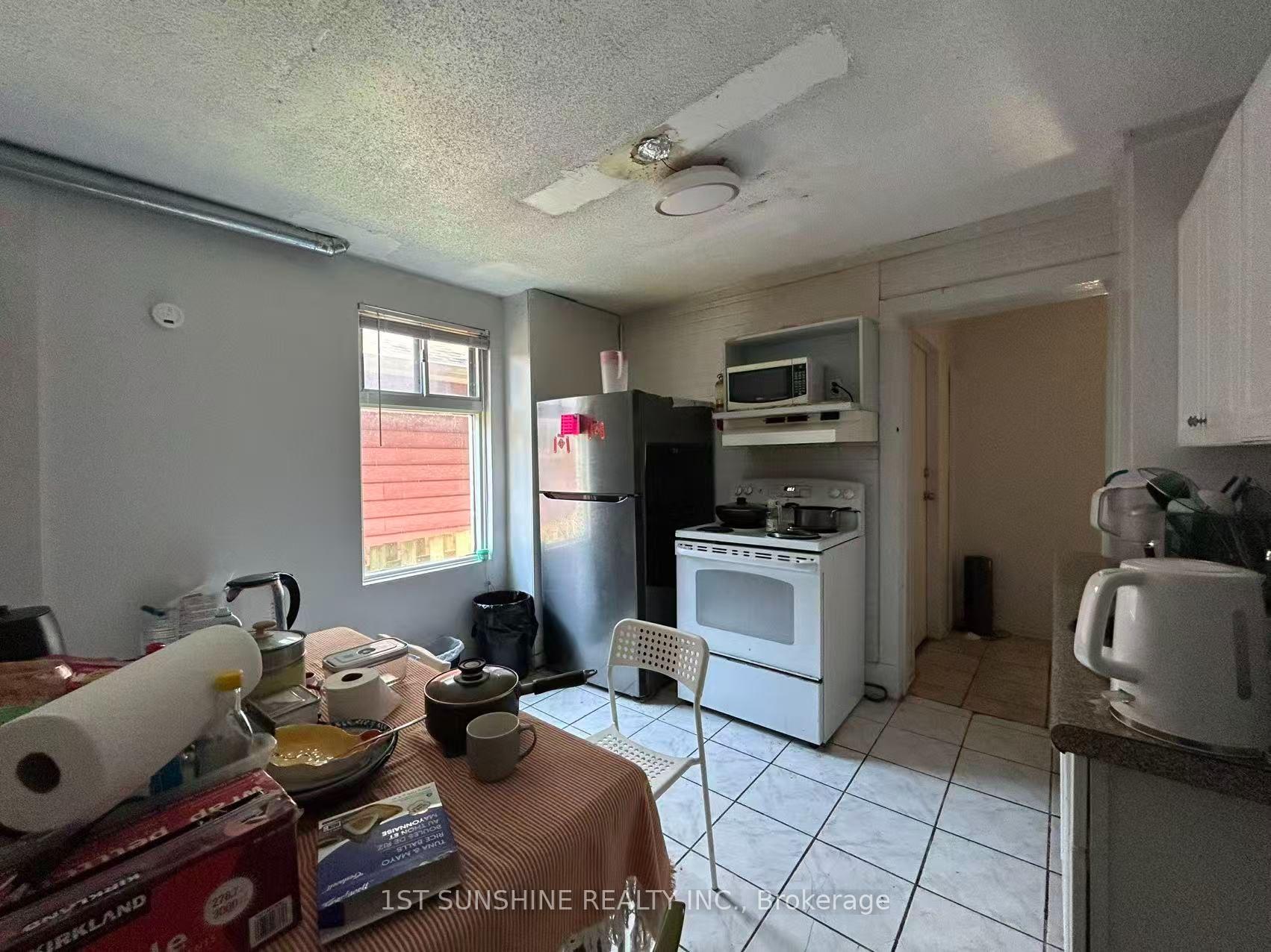 Photo 10 of 235 Broadway Avenue, Hamilton, Ainslie Wood — HOMEH