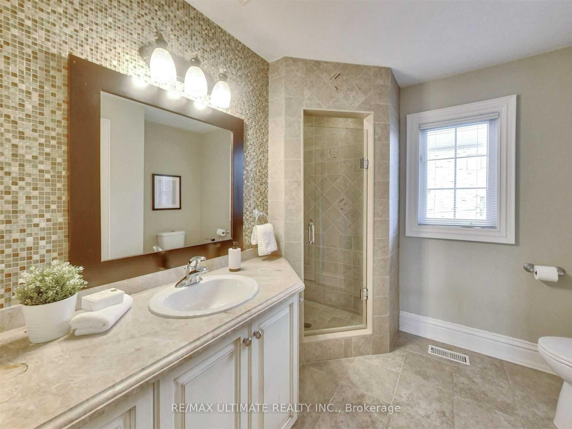 Photo 5 of Unit 2, 40 Harrow Drive, North York, Brookhaven-Amesbury — HOMEH