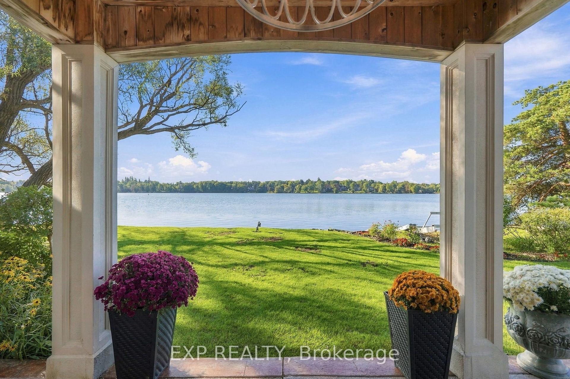 Photo 4 of 3 Willowbank Avenue, Richmond Hill, Oak Ridges Lake Wilcox — HOMEH