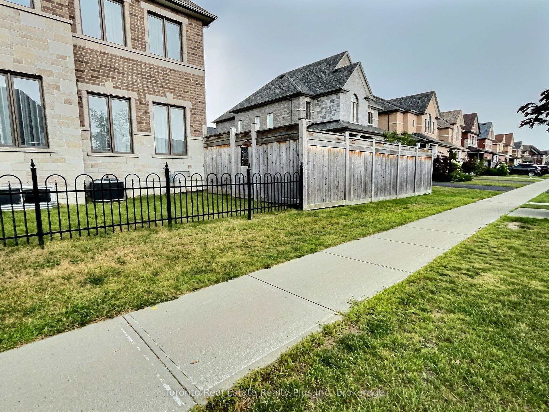 Photo 6 of 214 Eighth Avenue, New Tecumseth, Alliston — HOMEH