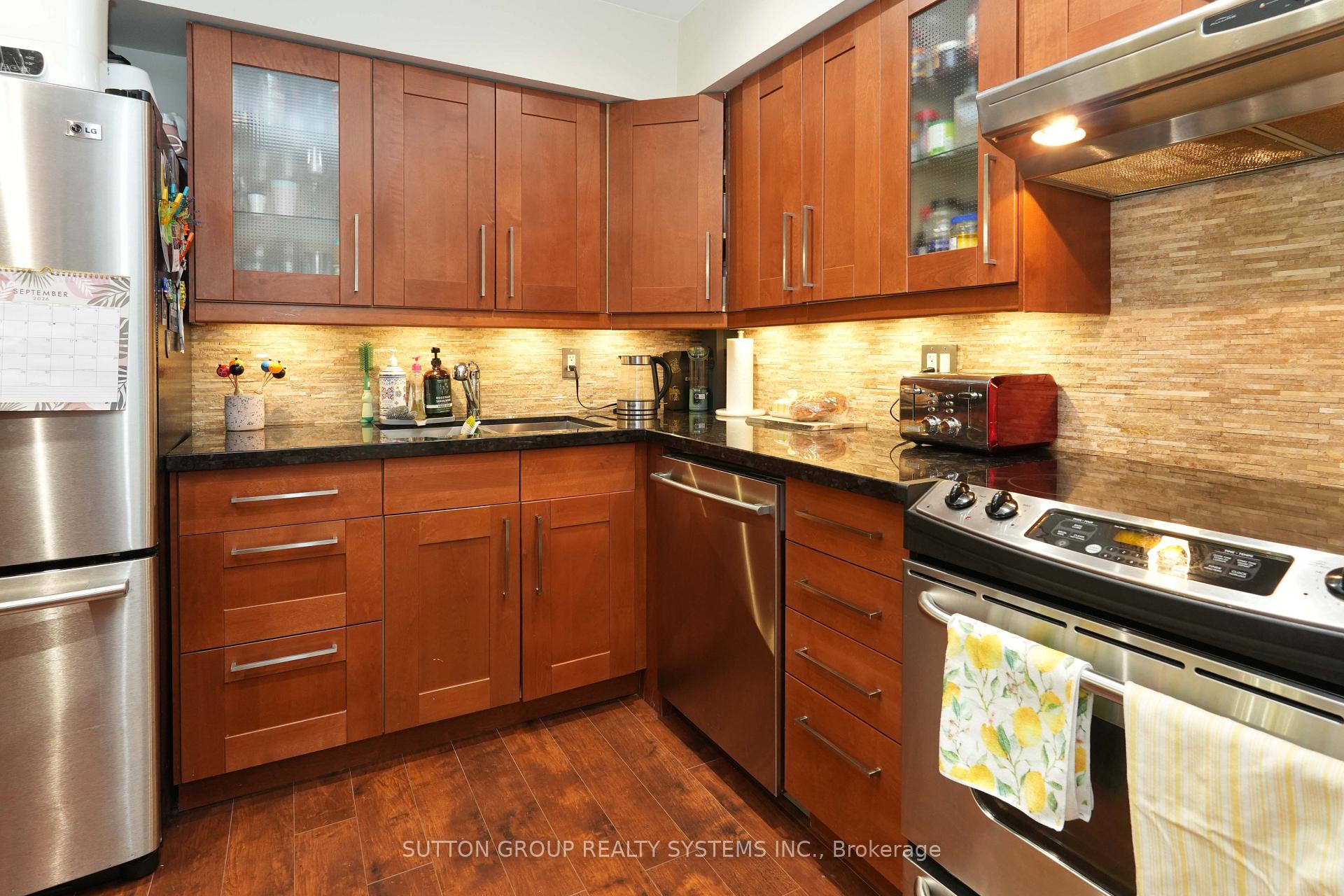 Photo 7 of Unit 812, 1508 Pilgrims Way, Oakville, Glen Abbey — HOMEH