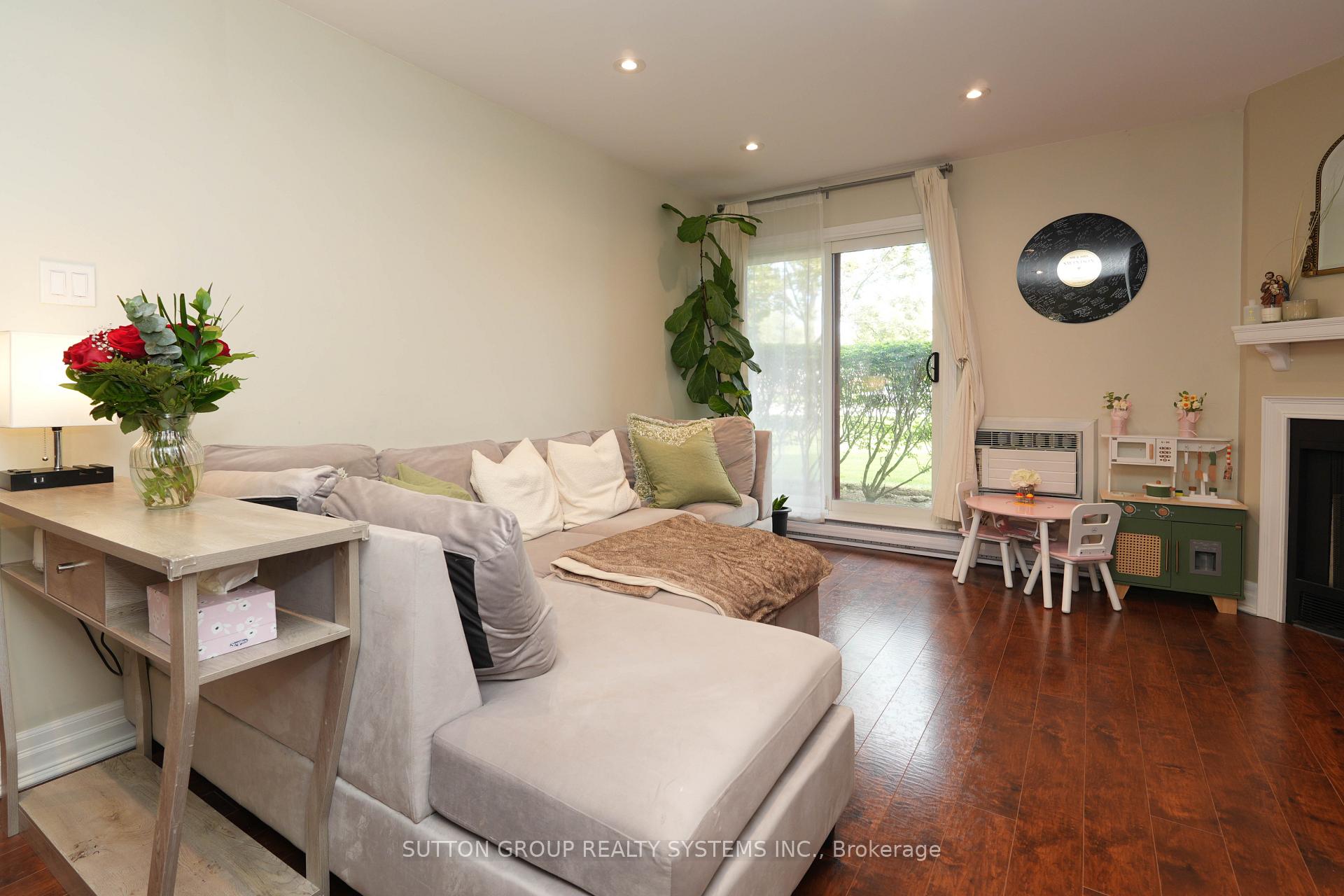 Photo 9 of Unit 812, 1508 Pilgrims Way, Oakville, Glen Abbey — HOMEH