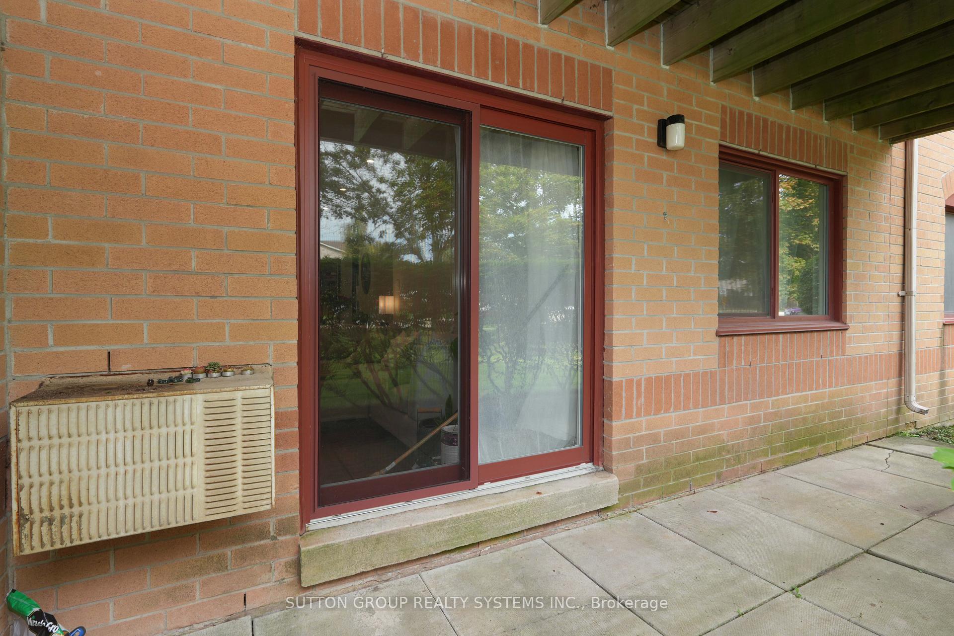Photo 10 of Unit 812, 1508 Pilgrims Way, Oakville, Glen Abbey — HOMEH
