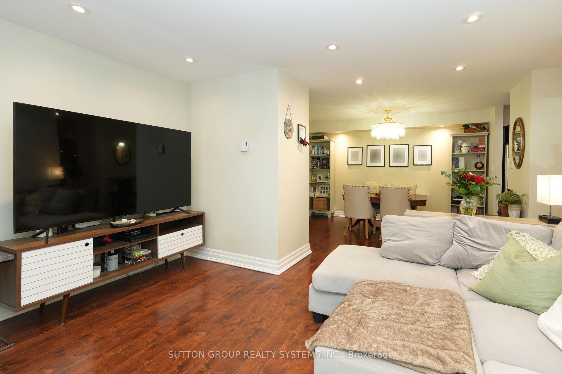 Photo 12 of Unit 812, 1508 Pilgrims Way, Oakville, Glen Abbey — HOMEH