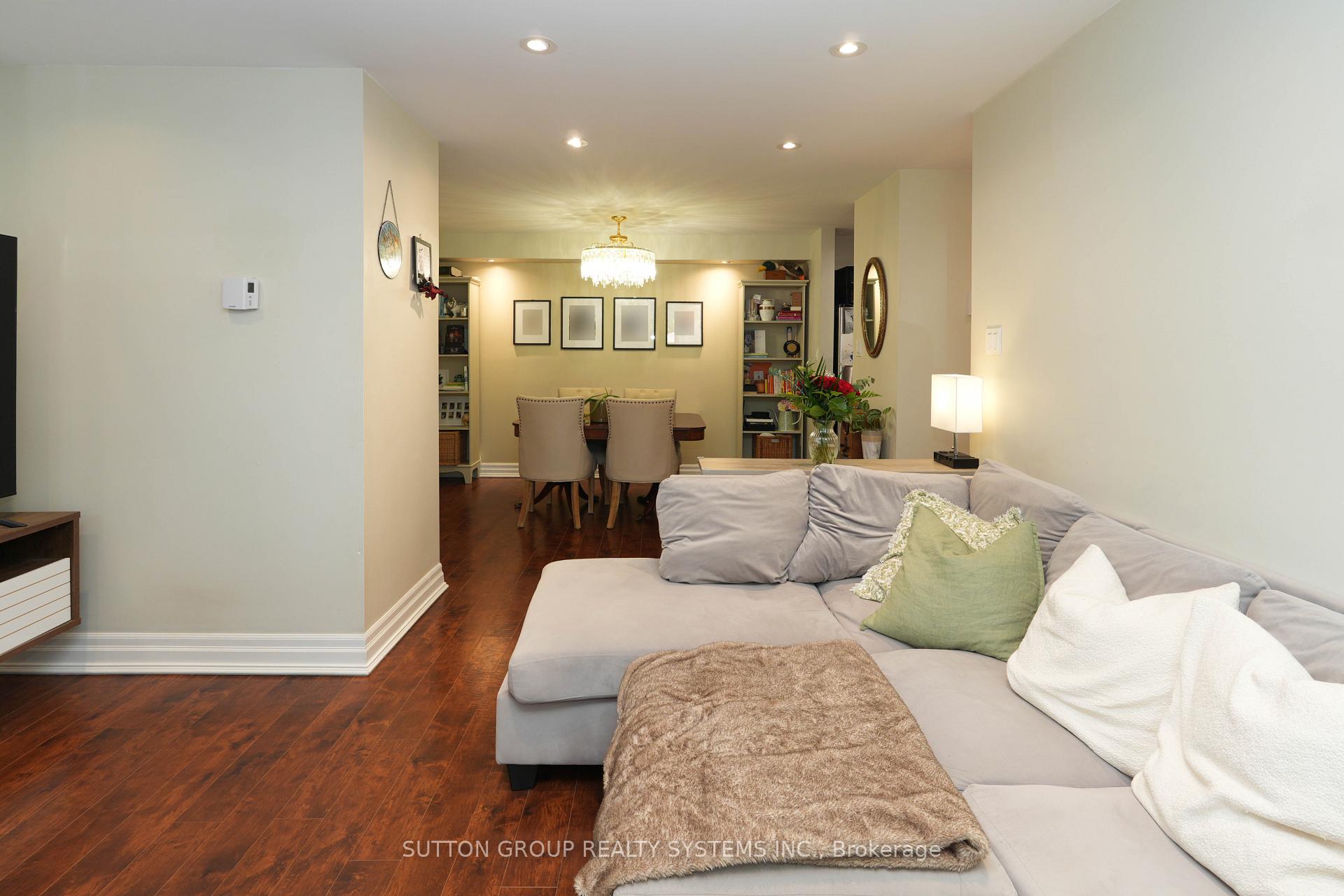 Photo 13 of Unit 812, 1508 Pilgrims Way, Oakville, Glen Abbey — HOMEH