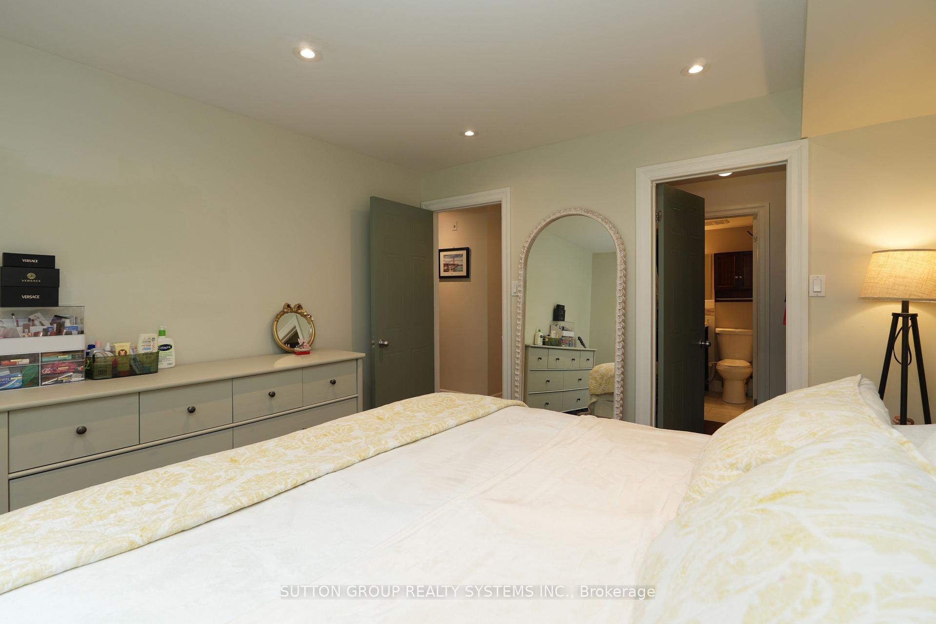 Photo 17 of Unit 812, 1508 Pilgrims Way, Oakville, Glen Abbey — HOMEH