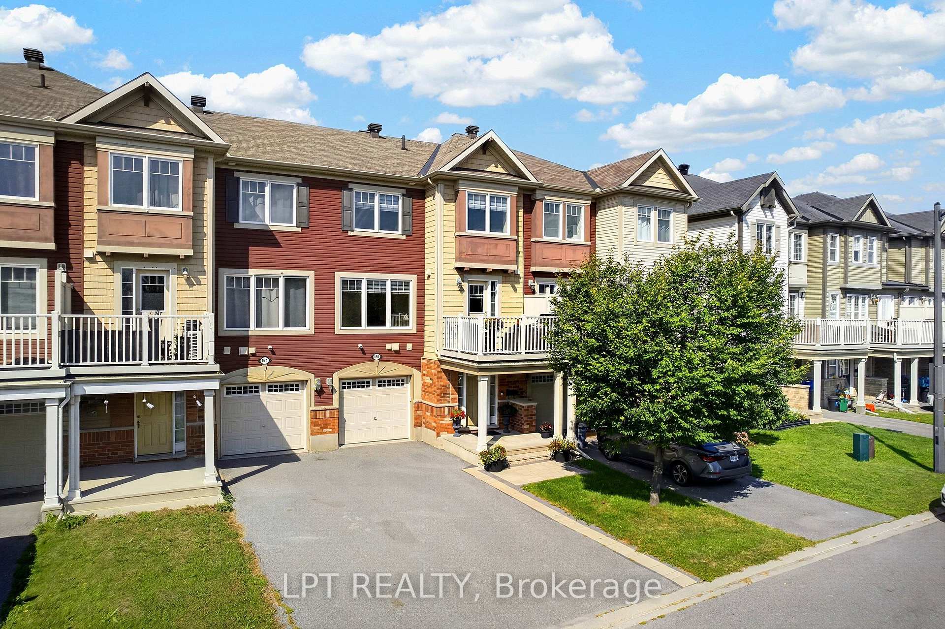 Photo 2 of 166 Sunshine Crescent, Ottawa, Notting Hill/Summerside — HOMEH