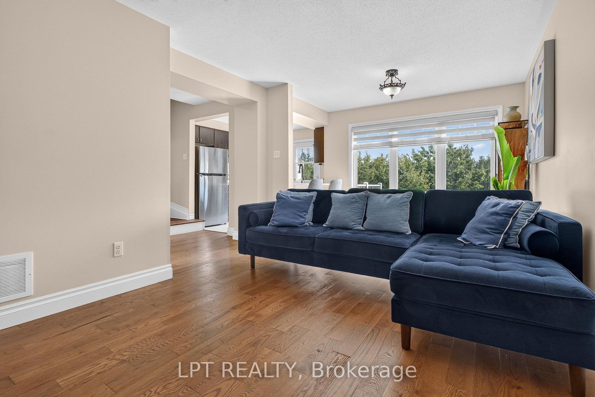 Photo 6 of 166 Sunshine Crescent, Ottawa, Notting Hill/Summerside — HOMEH