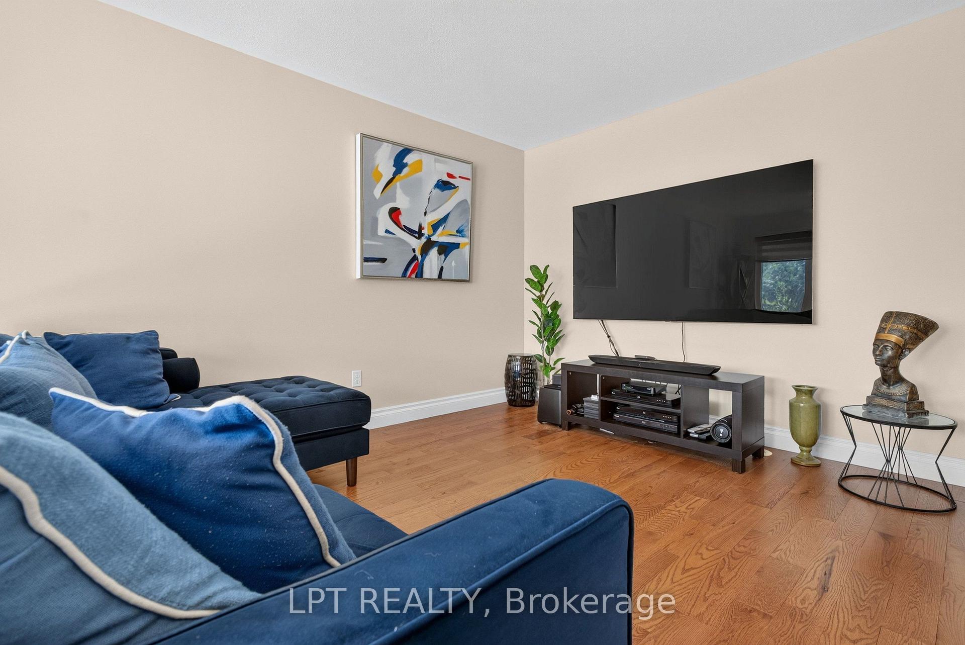 Photo 7 of 166 Sunshine Crescent, Ottawa, Notting Hill/Summerside — HOMEH