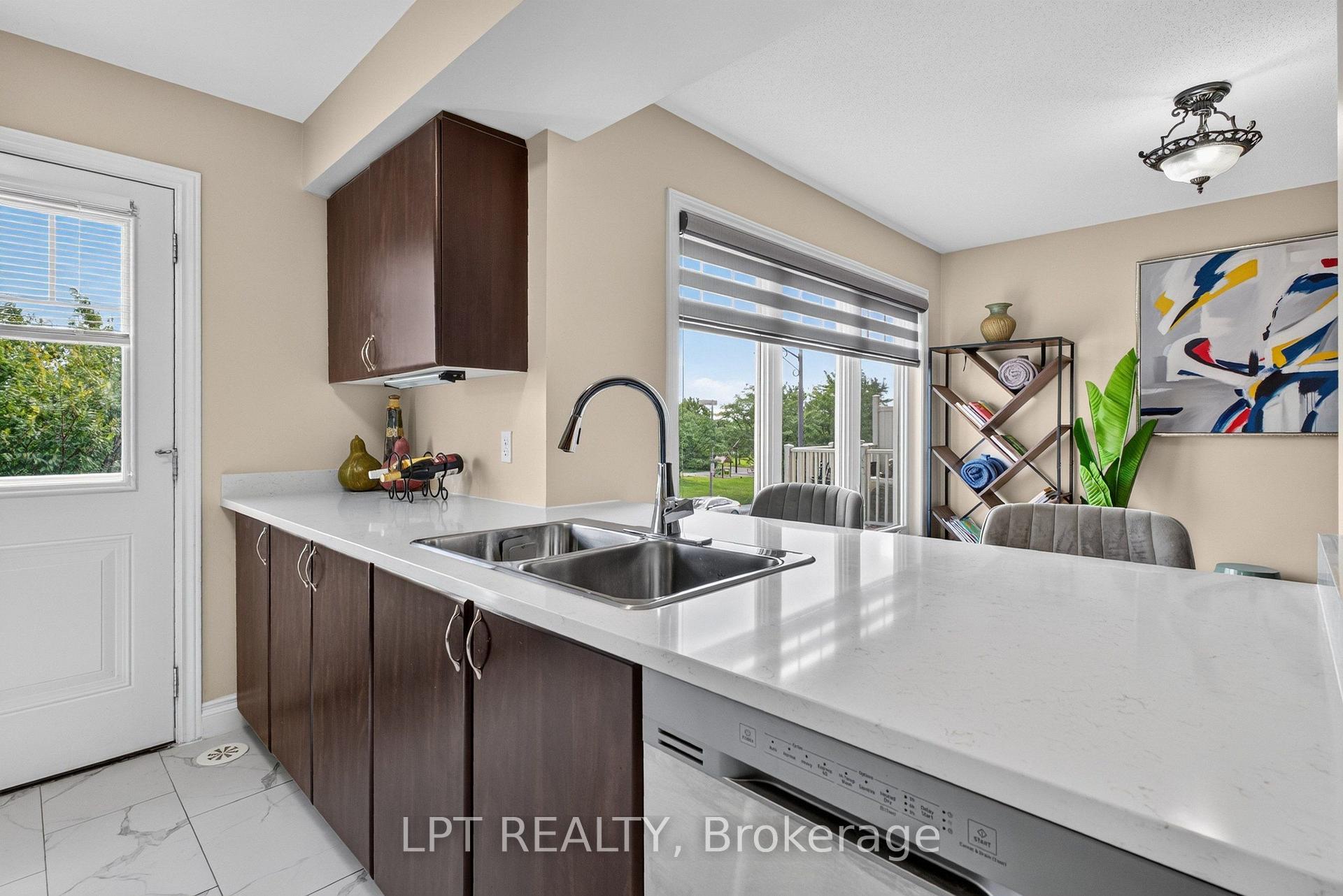 Photo 9 of 166 Sunshine Crescent, Ottawa, Notting Hill/Summerside — HOMEH
