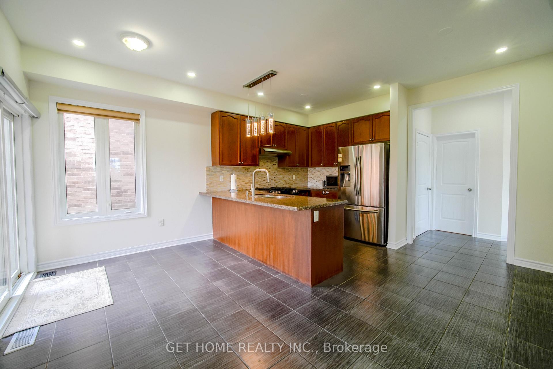 Photo 10 of 1809 Jack Glen Street, Oshawa, Taunton — HOMEH