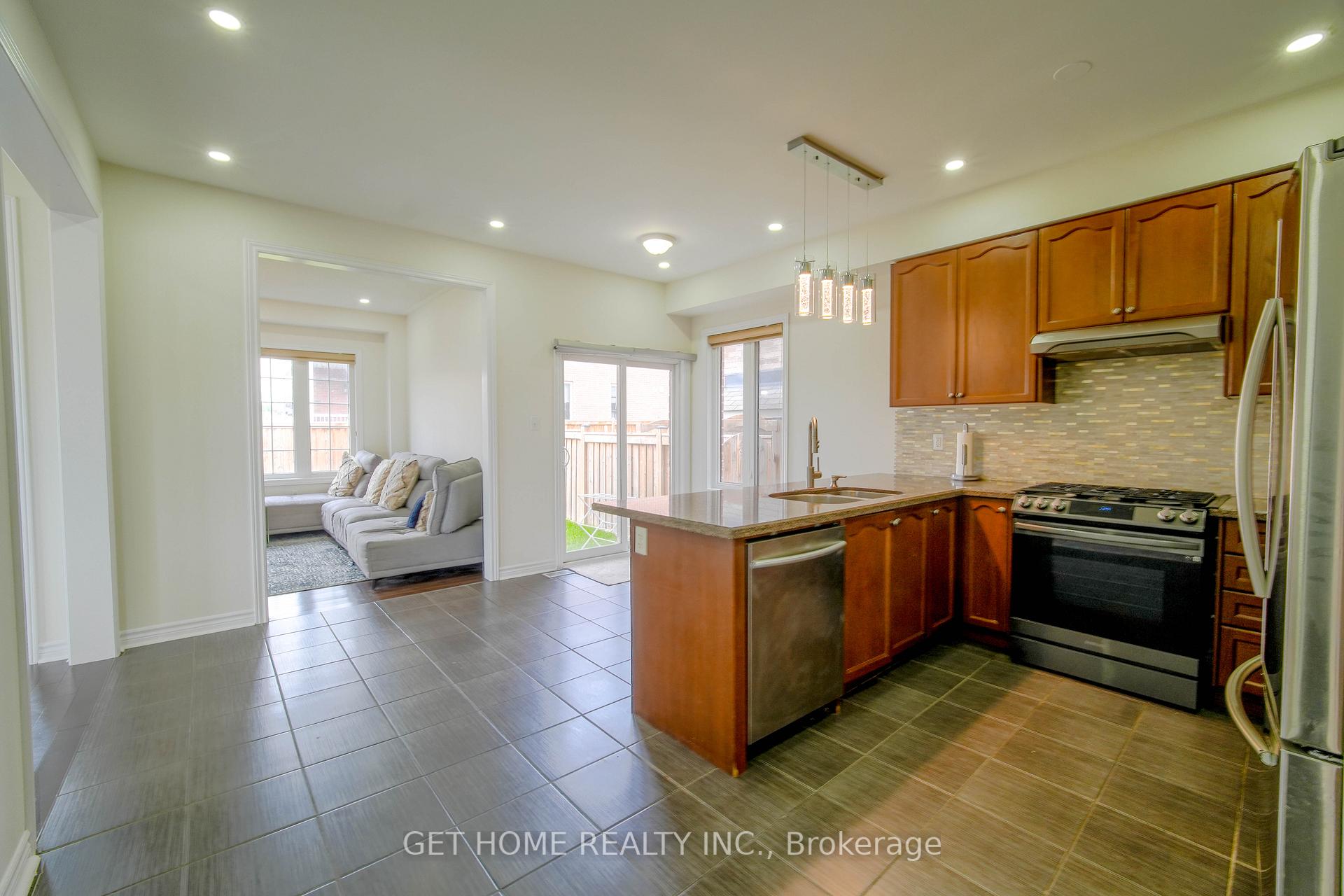 Photo 12 of 1809 Jack Glen Street, Oshawa, Taunton — HOMEH
