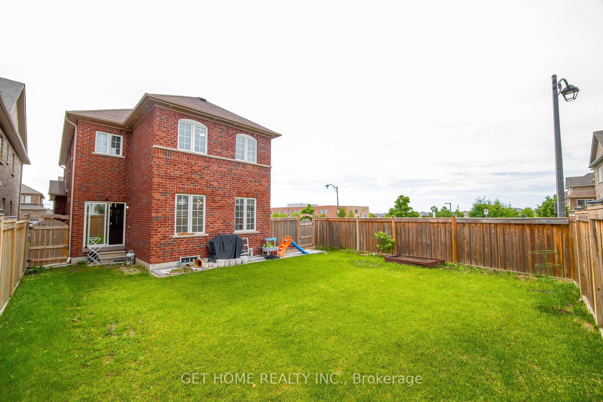 Photo 35 of 1809 Jack Glen Street, Oshawa, Taunton — HOMEH