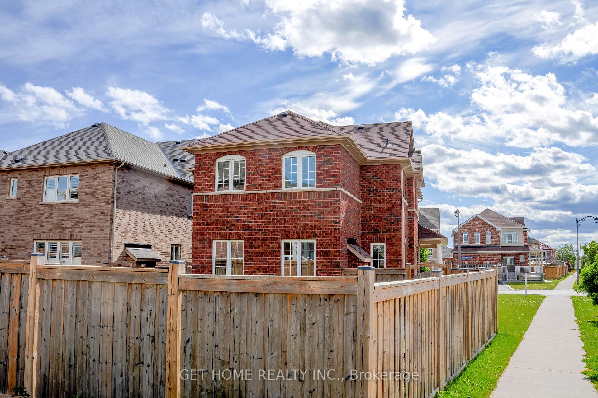 Photo 37 of 1809 Jack Glen Street, Oshawa, Taunton — HOMEH