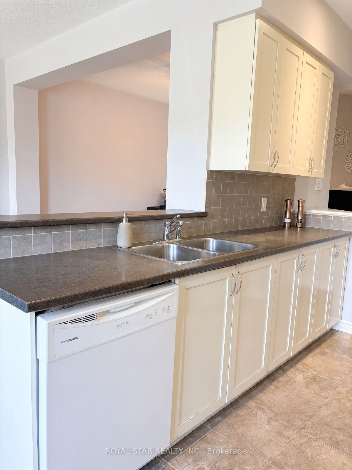 Photo 11 of 233 Jersey Tea Circle, Ottawa, Riverside South/Gloucester Glen — HOMEH