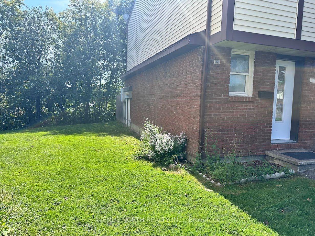 Photo 2 of Unit 7, 1370 Foxwell Street, Ottawa, Pineview — HOMEH