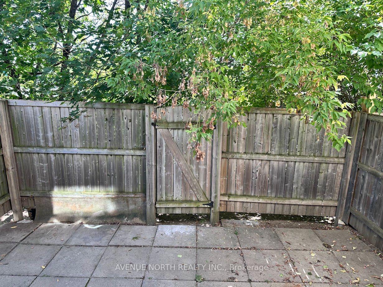 Photo 5 of Unit 7, 1370 Foxwell Street, Ottawa, Pineview — HOMEH