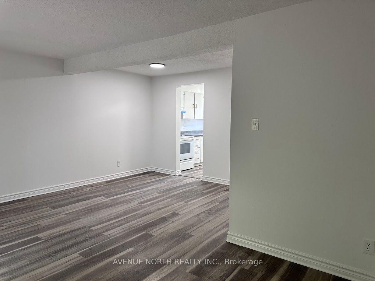 Photo 12 of Unit 7, 1370 Foxwell Street, Ottawa, Pineview — HOMEH