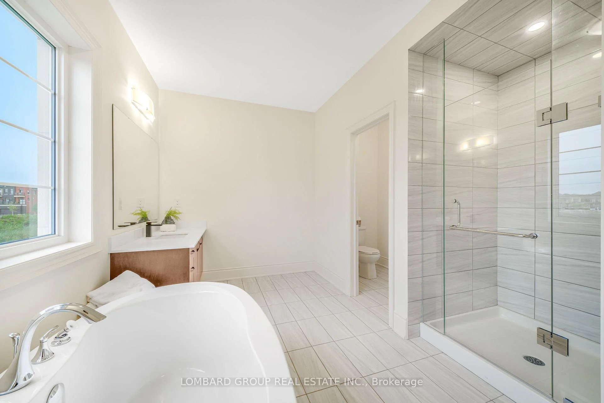 Photo 35 of 37 North Park Boulevard, Oakville, Glenorchy — HOMEH